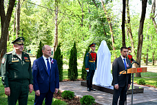 12 06 2025 В Ростове открыт первый в России монумент волонтерам СВО