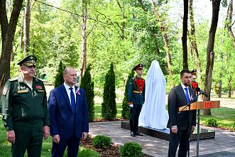 12 06 2025 В Ростове открыт первый в России монумент волонтерам СВО