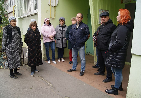 На Извилистой, 8а в Ростове не могут найти хозяина теплового ввода в многоэтажный дом