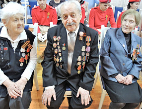 В городах и районах Дона вручают награды Победы