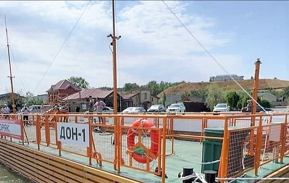 В Азове установлен новый понтонный причал для пассажиров «Валдая»