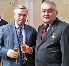 На вручении очередной награды с губернатором области Василием ГОЛУБЕВЫМ.