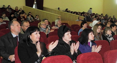 «Тетя, дядя, не ленитесь, на газету подпишитесь!»