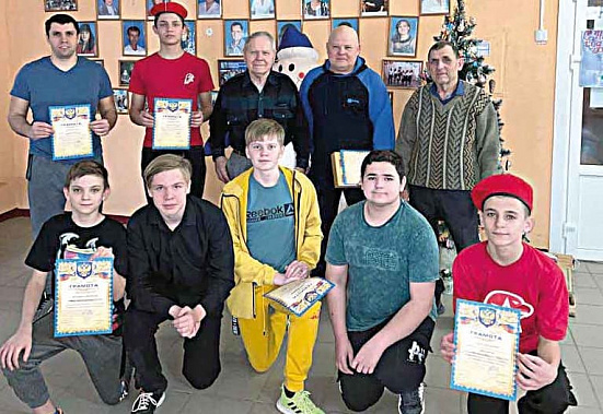Победители и призеры «Рождественского рапида» в Большекрепинской школе.