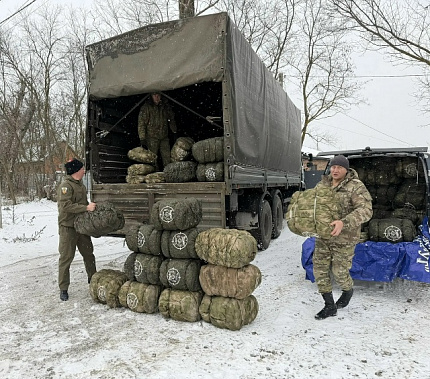  Казаки-добровольцы из отряда «Барс-18» получили гуманитарный груз