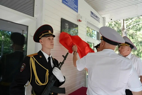 Спасать жизни другим и  свои уберечь!