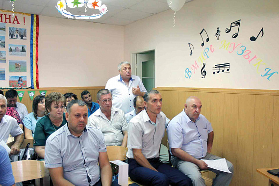 Коллеги поддержали выступление главы Новоцимлянского сельского поселения Цимлянского района Сергея ТЕКУТЬЕВА на заседании палаты сельских поселений: новые нормы обеспечения безопасности сельских клубов их бюджетам – не по карману. Коллеги поддержали выступление главы Новоцимлянского сельского поселения Цимлянского района Сергея ТЕКУТЬЕВА на заседании палаты сельских поселений: новые нормы обеспечения безопасности сельских клубов их бюджетам – не по карману.