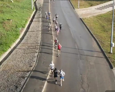 «Началось всё с замминистра минсельхоза Ольги Попелнухи, которая увлекается бегом...»