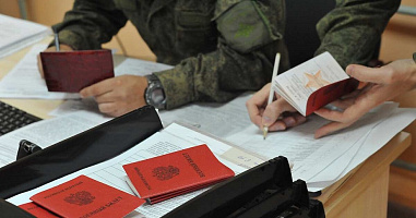 Заключившим на территории Ростовской области контракт с Минобороны на службу в Вооруженных силах единовременно выплатят 1,6 млн рублей
