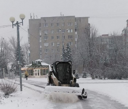 162 единицы спецтехники убирают Ростов от снега