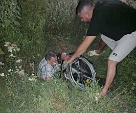 В Зерноградском районе инвалид-колясочник упал в брошенную коммунальщиками канаву
