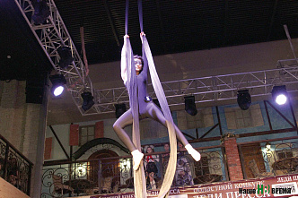 И на подиуме блистать, и пером описать…