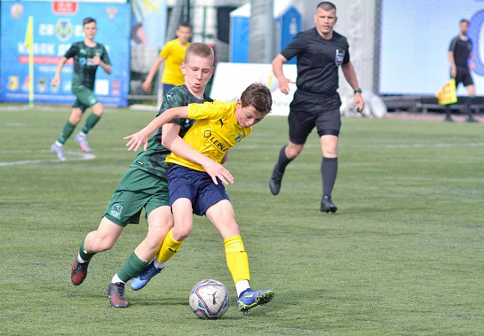 В полуфинальном матче краснодарцы (темная форма) были сильнее ростовчан.