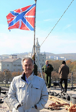 Поздравили  составителя "Книги памяти" и командира "Родника"