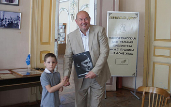 Новочеркасский юниор получил подарок от чемпиона мира Анатолия Карпова