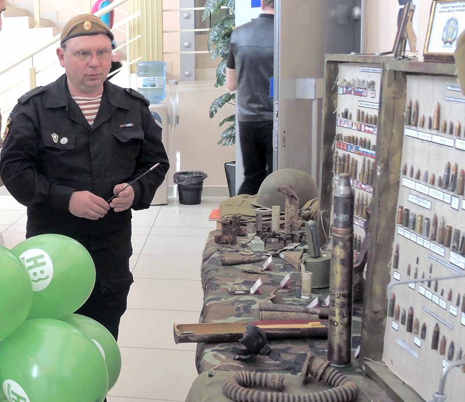 Когда Сергей Ширенко проводил выставку  военных артефактов разных лет для финалистов конкурса музеев «Мы помним», трофейных экспонатов из зоны СВО в экспозиции еще не было. А сейчас — много: Сергей Владимирович не раз уже выезжал к бойцам на передовую...