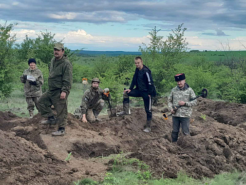 Виктор-Лапкин,Николай-Ващенко, Дмитрий-Завгородний, Роман-Авдеенко, Светлана-Даниленко (справа-налево).