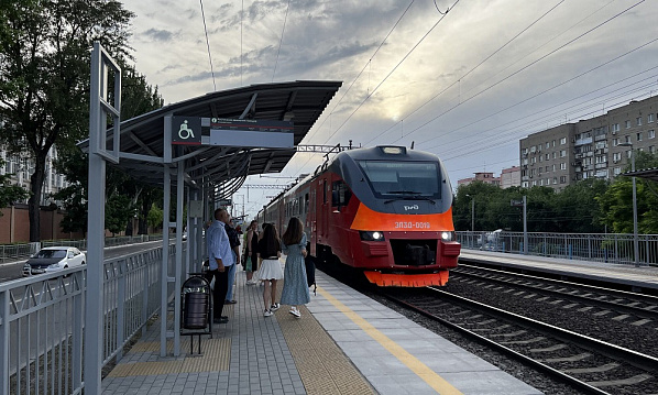 На остановке городской электрички в Ростове. Источник фото: портал 