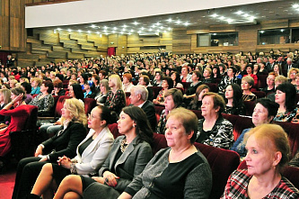 Донские власти поздравили женщин
