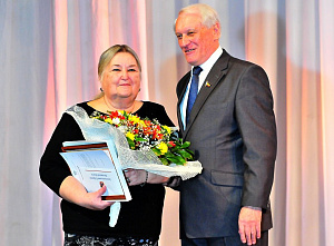 Донские власти поздравили женщин