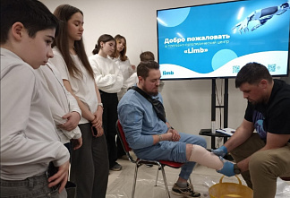 Будущие медики поучастовали в мастер-классе по протезированию от ветерана СВО