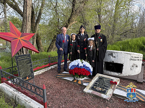  Транспортные полицейские отдают дань памяти героям...