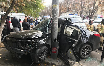 В Ростове водитель легковушки погиб в ДТП