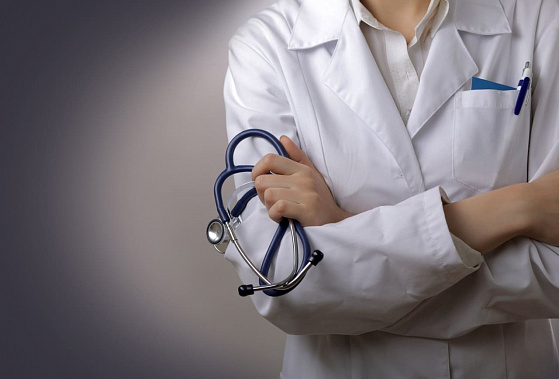 С февраля медики начнут получать специальные выплаты