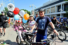 По улицам донской столицы промчал Ростовский вело парад