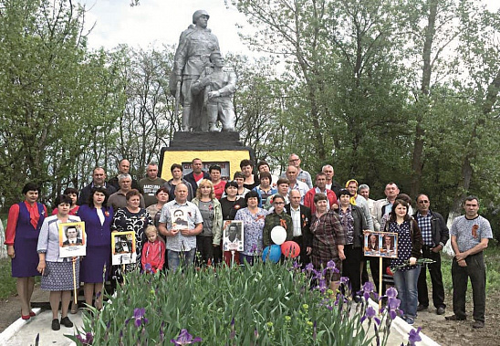 Основали хутор Михайлов десять казачьих семей почти 150 лет назад. Сегодня в нем живет немногим больше двух тысяч человек, во всем Михайловском сельском поселении – около четырех тысяч – десятая часть населения Тацинского района. Но на праздники хутор ста