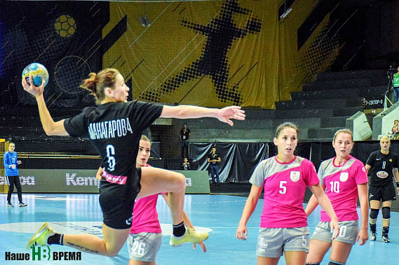 Во втором туре начавшегося сезона гандболистки «Ростов-Дона» принимали клуб «Уфа-Алиса».