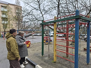 Максим Хмель - о новой детской площадке: «Решил направить свой депутатский бюджет на выполнение этого наказа...»