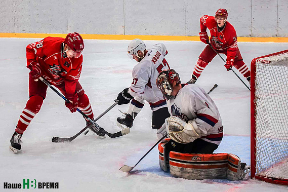 В атаке – хоккеисты «Ростова».