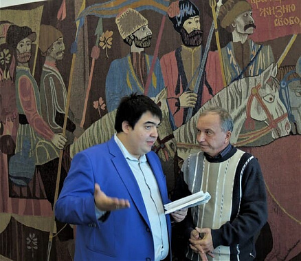 Первый  номер в стартовом протоколе Олег Милушев (Ростов) и главный арбитр, судья всероссийской категории Владимир Беляев (Волгодонск)