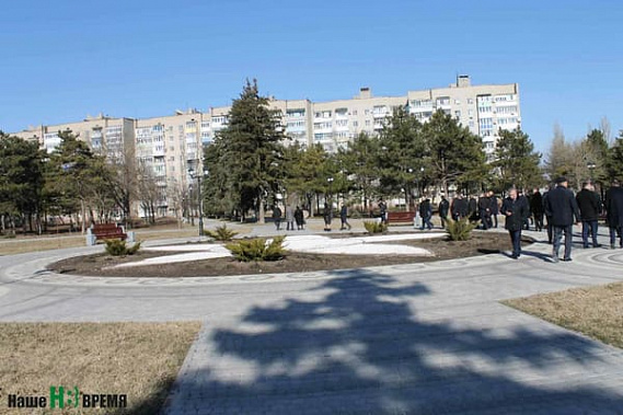 Пустырь в центре Азова стал парком Памяти.