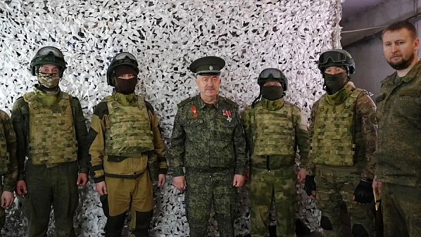 В. Водолацкий в расположении воинов 6-й гвардейской казачьей бригады им. Платова.