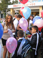 Потянулась детвора в школу с самого утра_16033