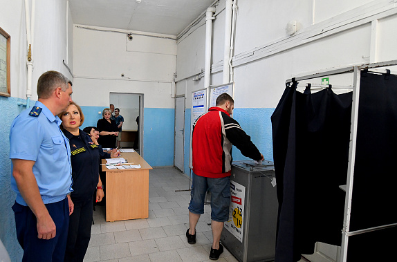 Голосуют подопечные Областного ГУФСИН