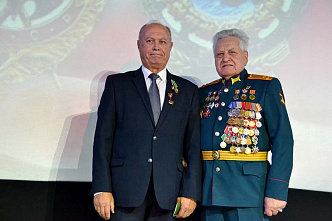 Не расстанусь с комсомолом!