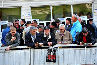 На ипподроме начали принимать ставки