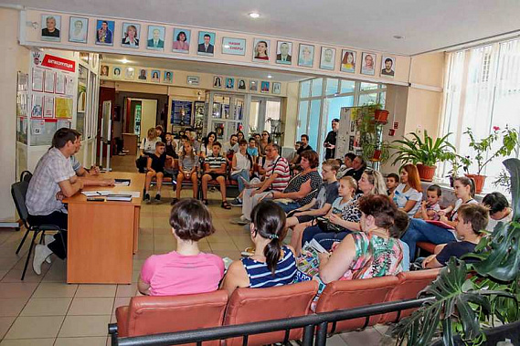 Хозяева и гости к встрече отнеслись серьезно.