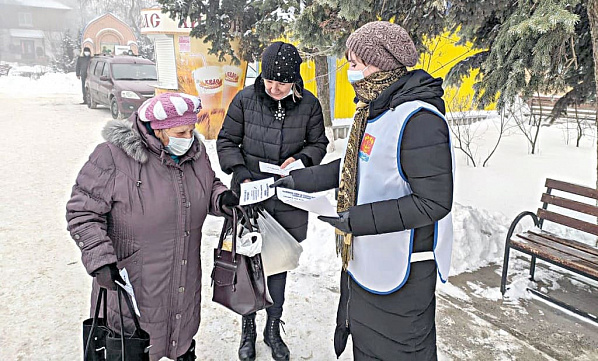 Чтобы склонить общественное мнение в пользу прививок, по улицам всех населенных пунктов прошли агитаторы с листовками, в которых объяснялось, почему необходимо сделать прививку.