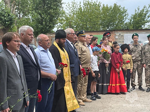 В Азове открыли памятные доски кавалеру ордена Мужества Денису Барбашову