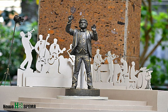 Памятник Назаретову: конкурс продолжается