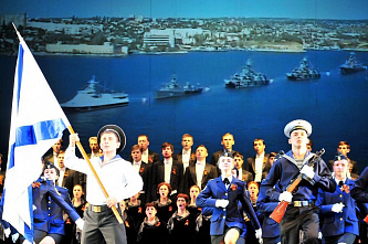 В Ростове возложили гирлянду Славы