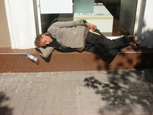 «Слышишь шаги? — это поступь  зимы...»