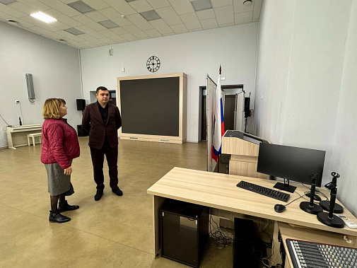   Продолжается оснащение ростовских школ новой мебелью и оргтехникой