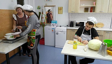 Детям — блендер и холодильник