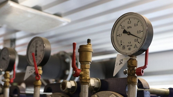 Как всегда структуры ЖКХ в центре и на местах должны быть полностью готовы к началу отопительного периода 1 октября. Чтобы пуск тепла после этого срока можно было осуществить в случае необходимости в любой момент