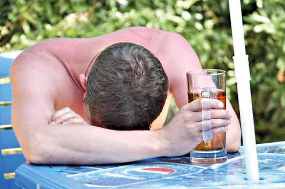 Медики предупреждают: не пейте алкоголь в жару